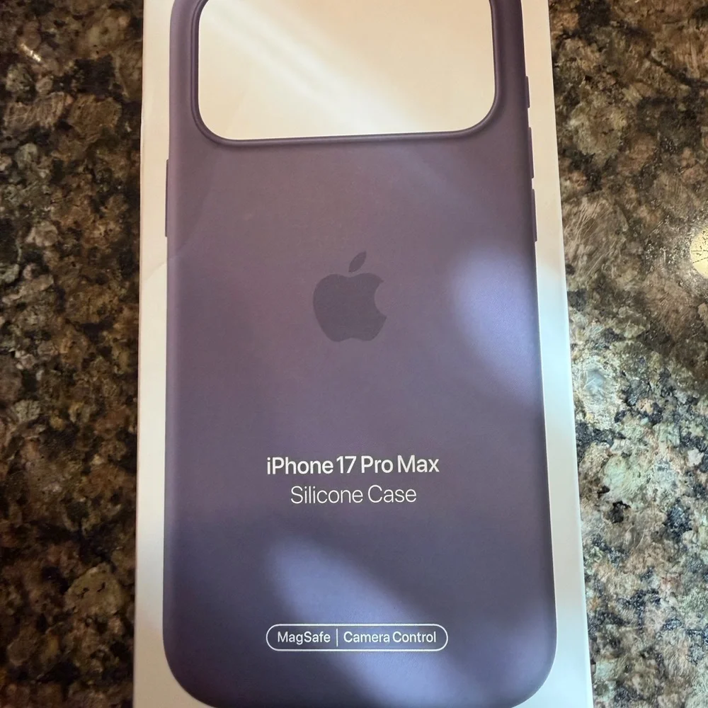 Apple iPhone 17 Pro Max Silicone Case - Lavender